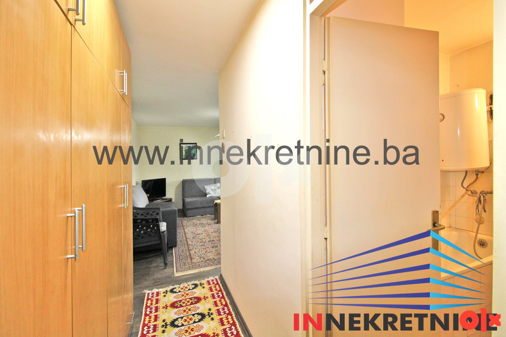 Jednosoban stan 30 m2 sa terasom 20 m2, Pecara, Skojevska 8