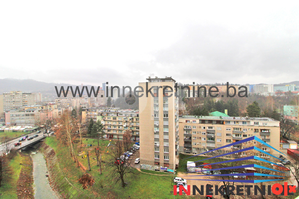 Jednosoban stan 30 m2 sa terasom 20 m2, Pecara, Skojevska 14