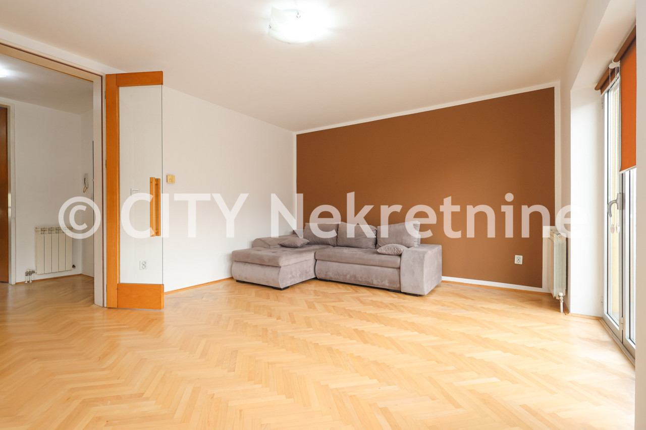 Dvosoban namješten stan - Centar - Šip - 62 m2 2