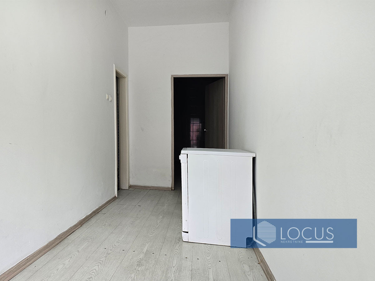 LOCUS: Poslovni prostor uz glavnu saobraćajnicu, Vraca 8