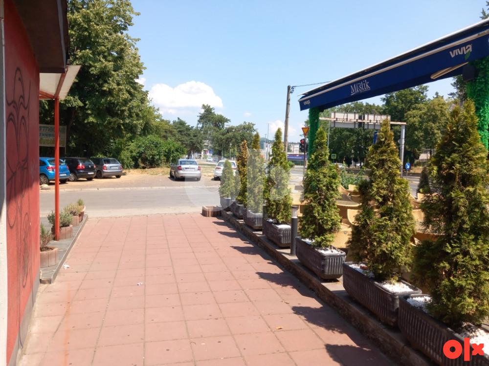 Prodajem ili  izdajem poslovni prostor 32 m2 kod Rk Omega , Tuzla 3