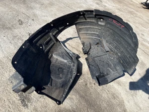 Blatobran pvc prednji desni Nissan Qashqai J10 2013 (fotografija 3)
