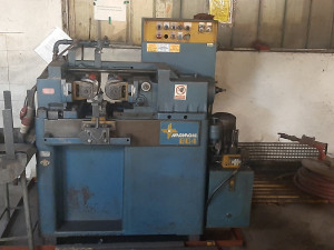 Mašina za narezivanje navoja