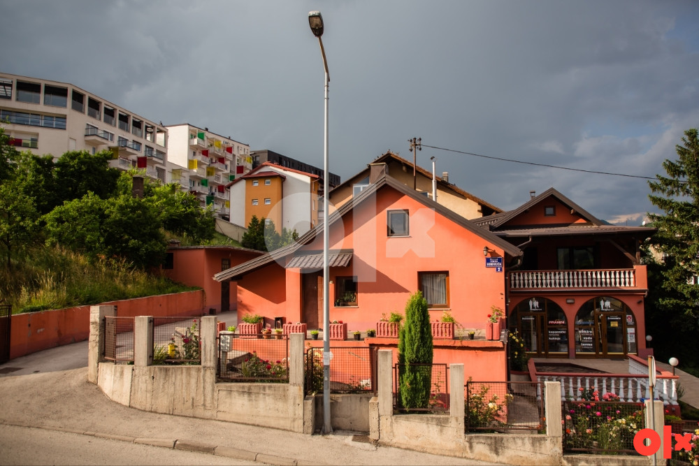 EXTRA GRAĐEVINSKO ZEMLJIŠTE ZENICA 1400 M2/ KOLEKTIVNO STANOVANJE 2