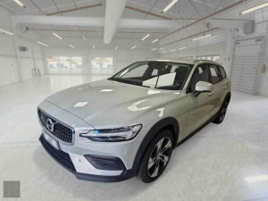 Volvo V60 Cross Country B4 D AWD 2022 u dolasku
