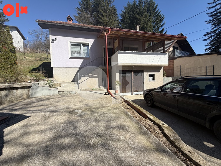 Kuća sa dvorištem i garažom, Rakovica