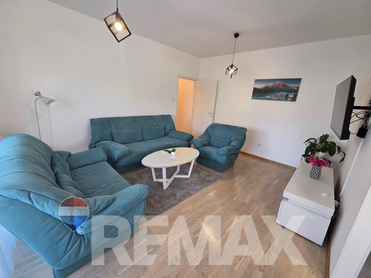 Nov dvosoban stan 47m2, opremljen, parking, Hisete 2