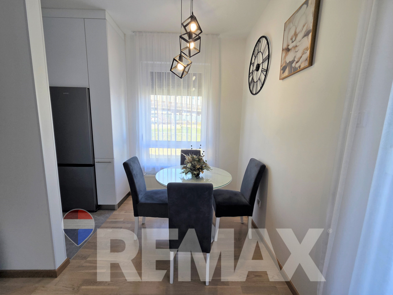 Nov dvosoban stan 47m2, opremljen, parking, Hisete 3