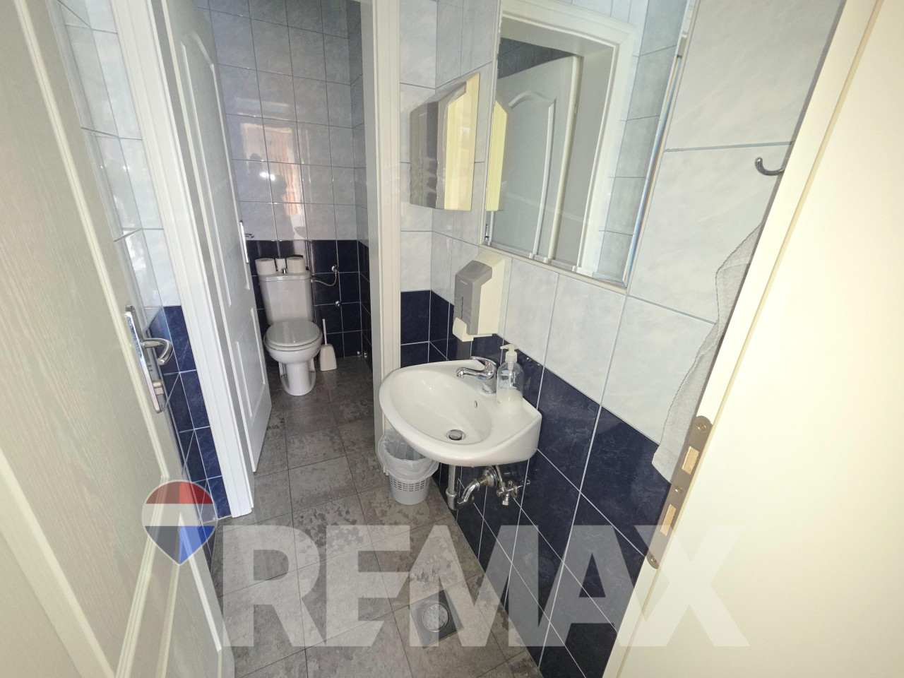 Višenamjenski prostor 70m2, prizemlje, 2 parking mjesta,N.Varoš 6