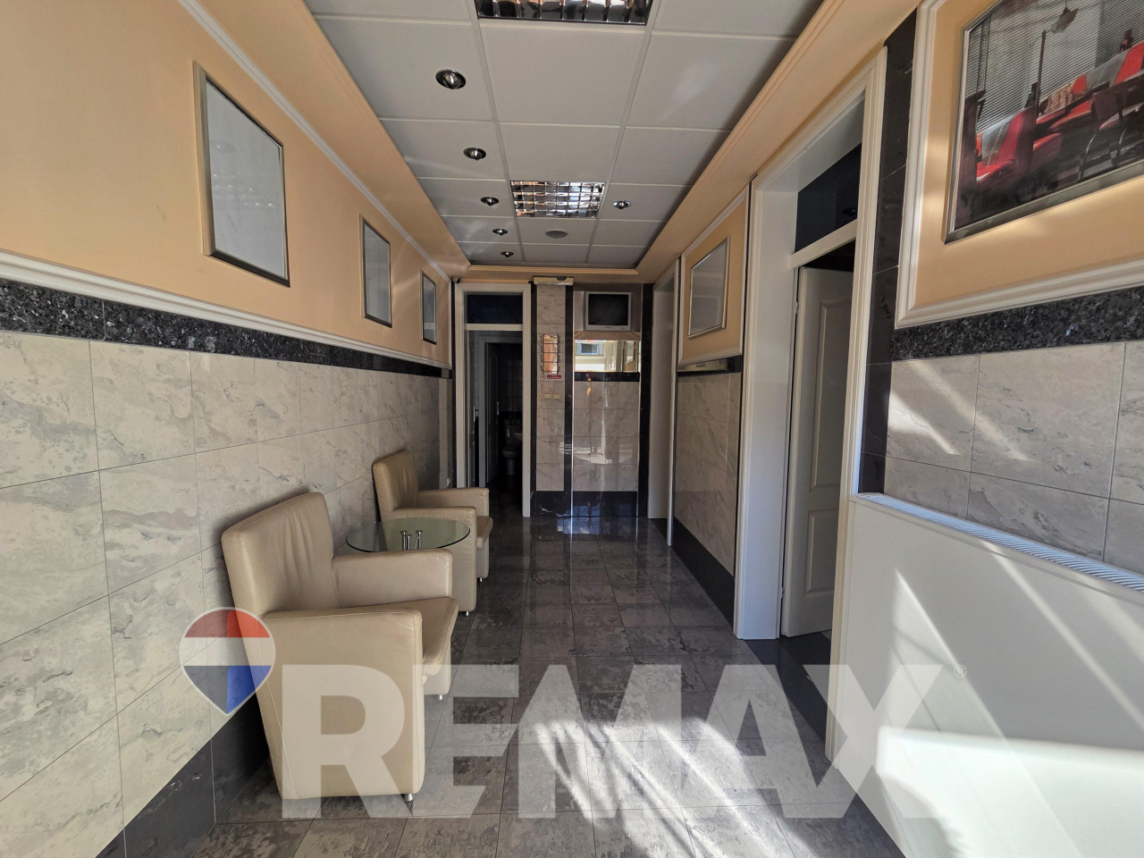 Višenamjenski prostor 70m2, prizemlje, 2 parking mjesta,N.Varoš 7