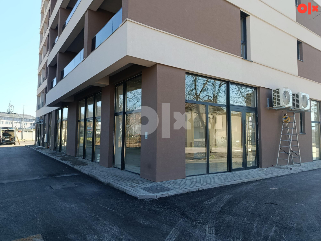 Iznajmljivanje - Poslovni prostor Gračanica 186m2, 221m2,407m2 5