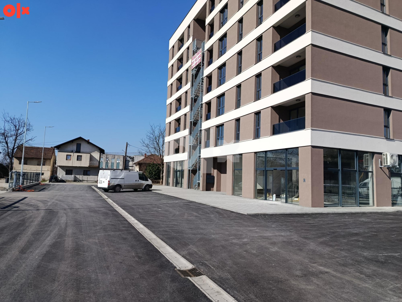 Iznajmljivanje - Poslovni prostor Gračanica 186m2, 221m2,407m2 7