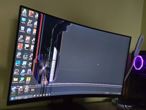 Monitor za računar PC oštećen 32" zakrivljeni LG  Monitor 32"