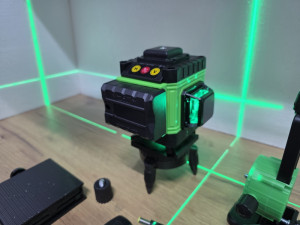 Laser nivelir 360 sa stativom - Veleprodaja