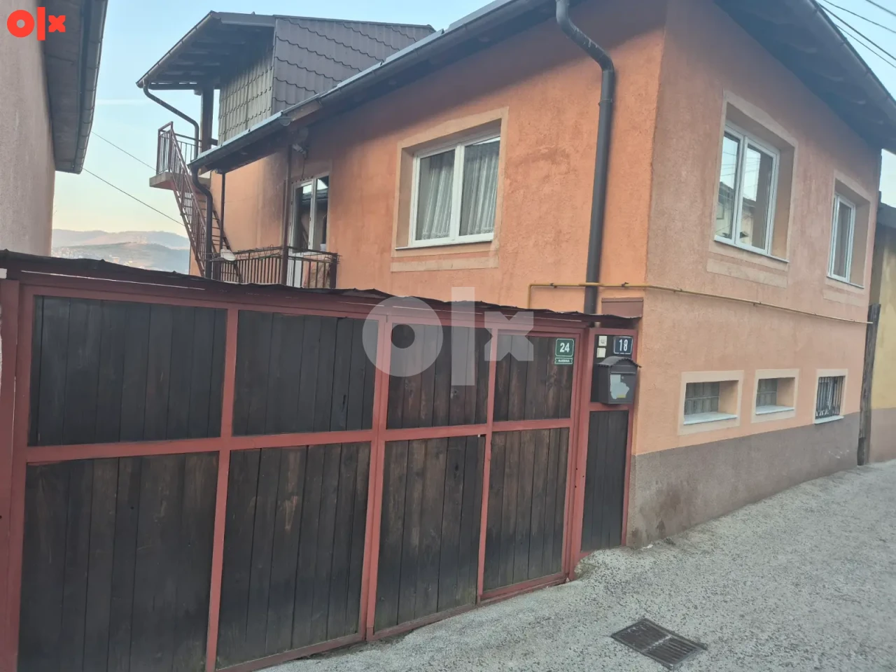 Kuća Sarajevo sa 2 3sobna stana,garaza,dvoriste,ispod Širokače 2