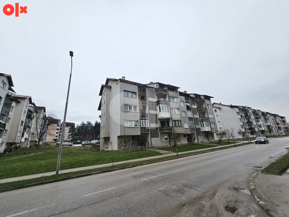 Stan Istočno Sarajevo Lukavica 91 m2 300 metara od SIPE i ETF-a