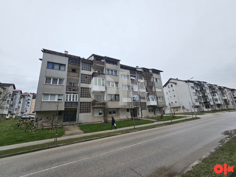 Stan Istočno Sarajevo Lukavica 91 m2 300 metara od SIPE i ETF-a 2