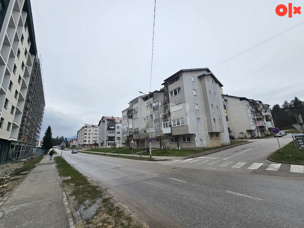 Stan Istočno Sarajevo Lukavica 91 m2 300 metara od SIPE i ETF-a 3