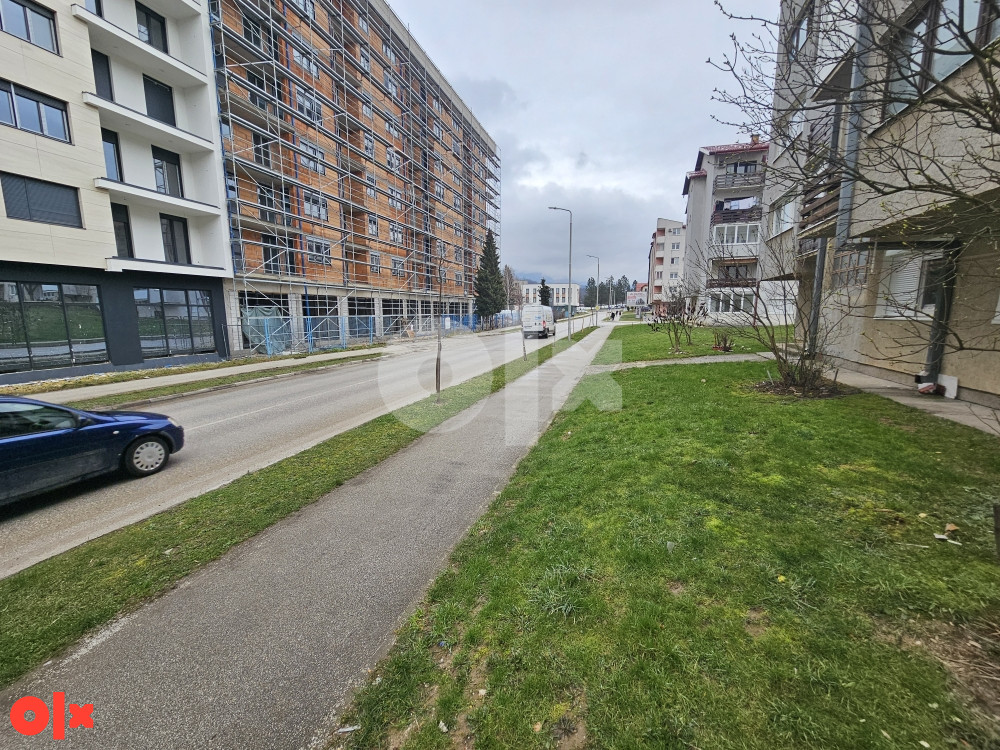 Stan Istočno Sarajevo Lukavica 91 m2 300 metara od SIPE i ETF-a 5