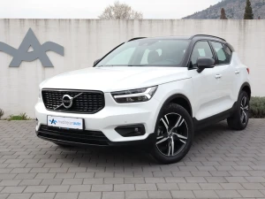 Volvo XC40 D3 A Sport R Design / Puno opreme / Veliki servis