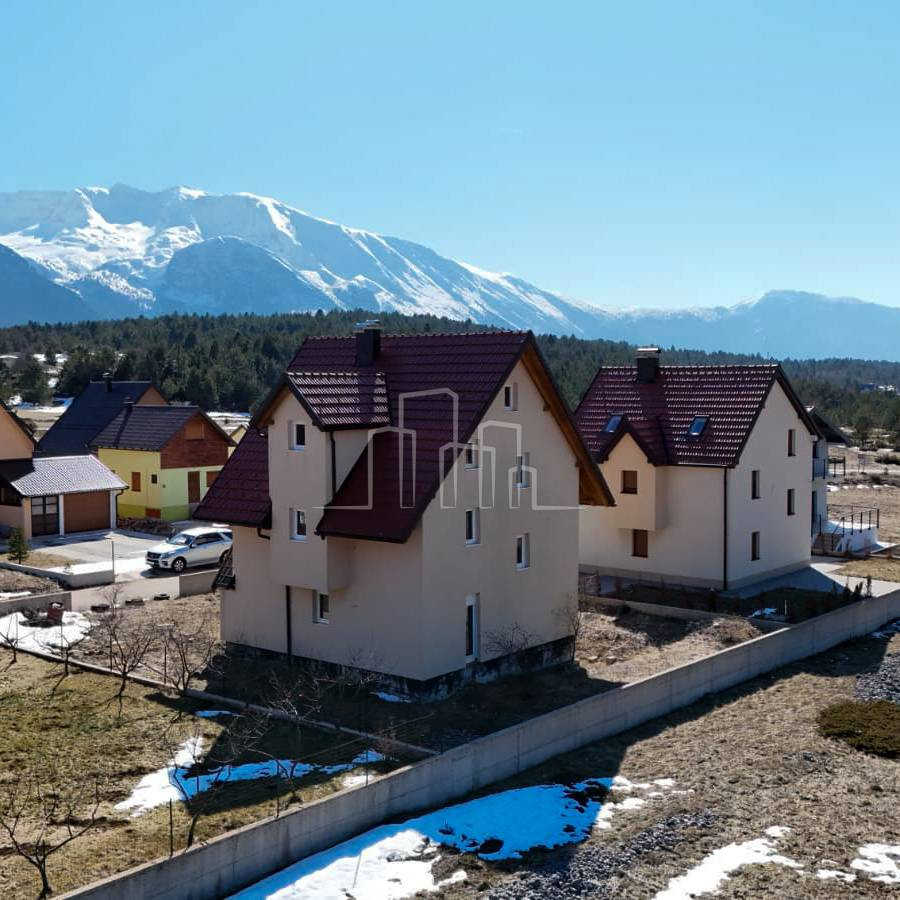 Blidinje Risovac vikendica na placu od 500m2 površina 160m2