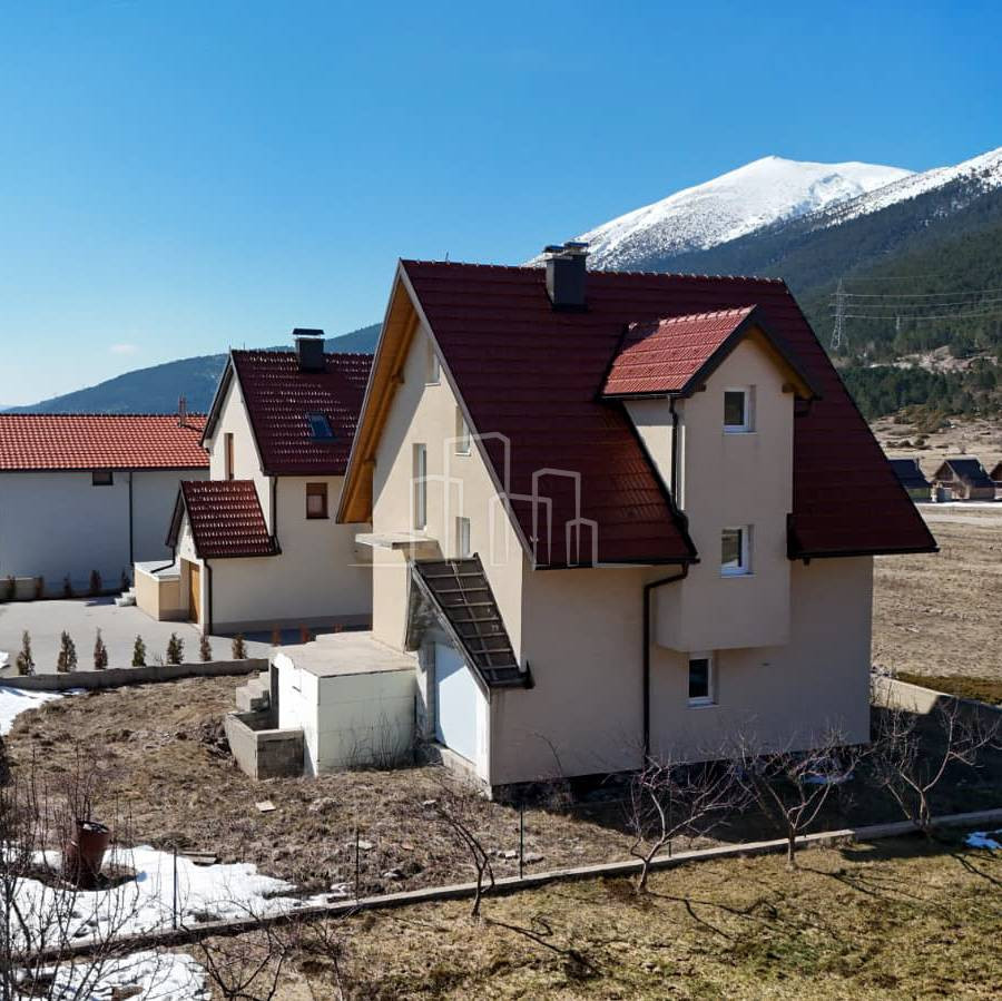 Blidinje Risovac vikendica na placu od 500m2 površina 160m2 3