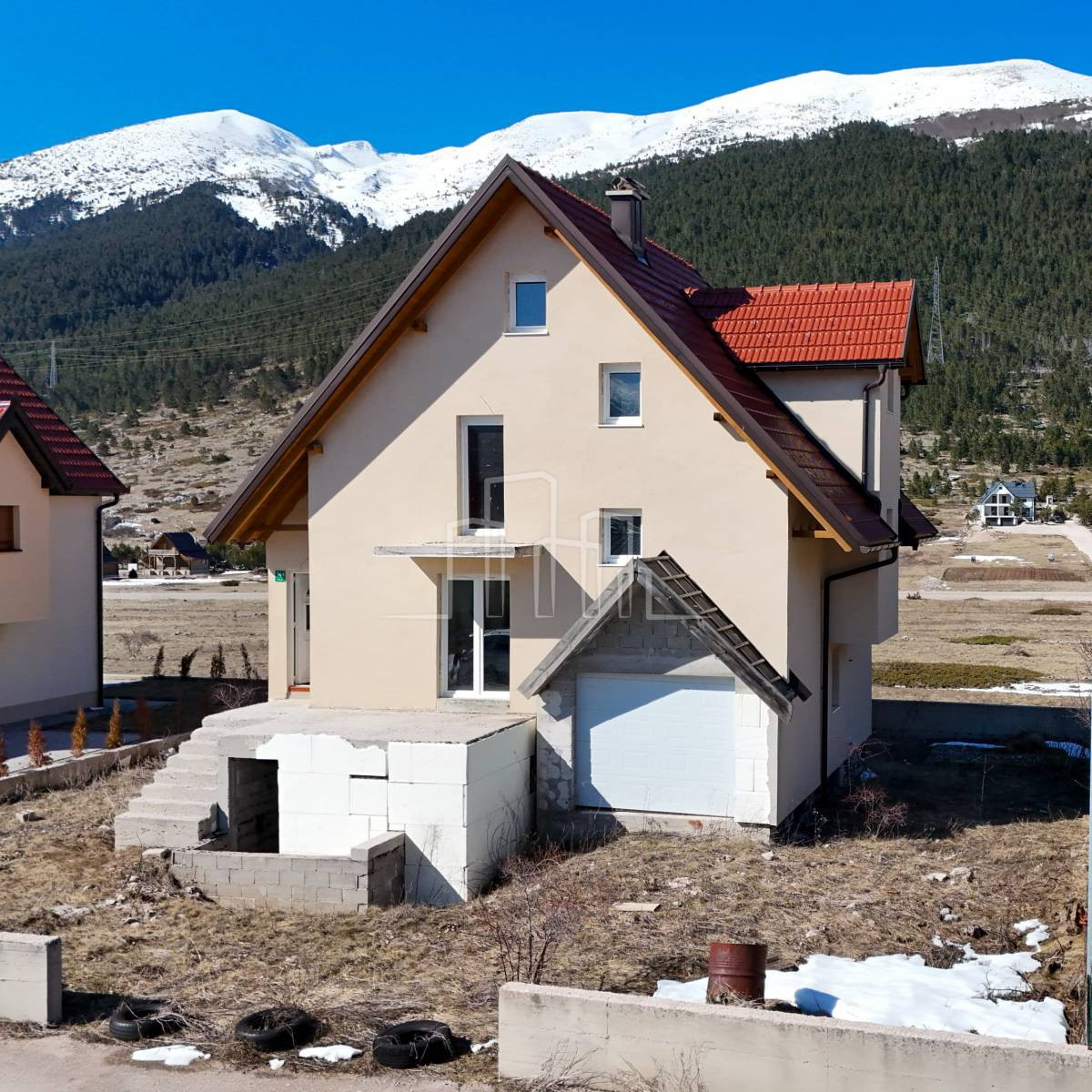Blidinje Risovac vikendica na placu od 500m2 površina 160m2 4