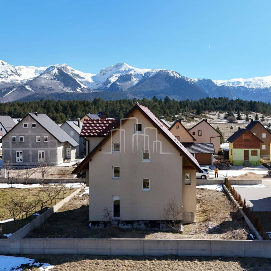 Blidinje Risovac vikendica na placu od 500m2 površina 160m2 5