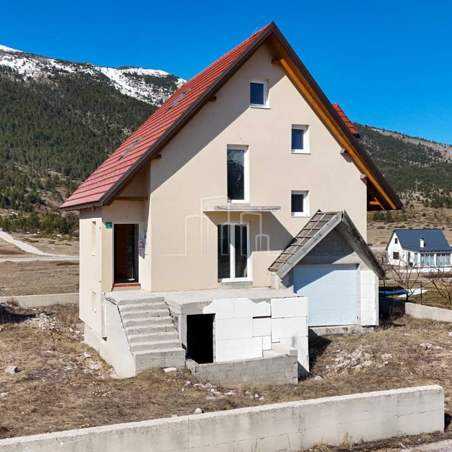 Blidinje Risovac vikendica na placu od 500m2 površina 160m2 6