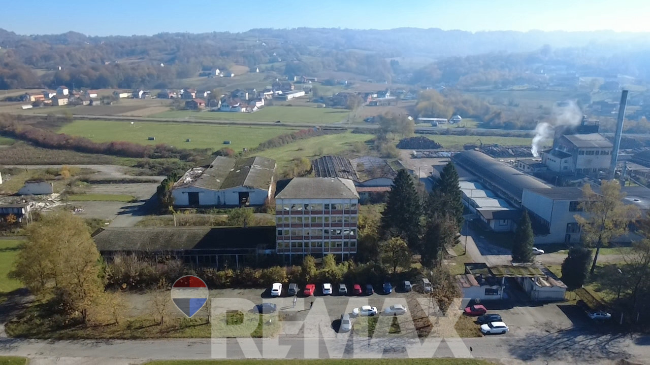 Poslovni objekat 1500m2 | Veliki parking | Novi Grad 24