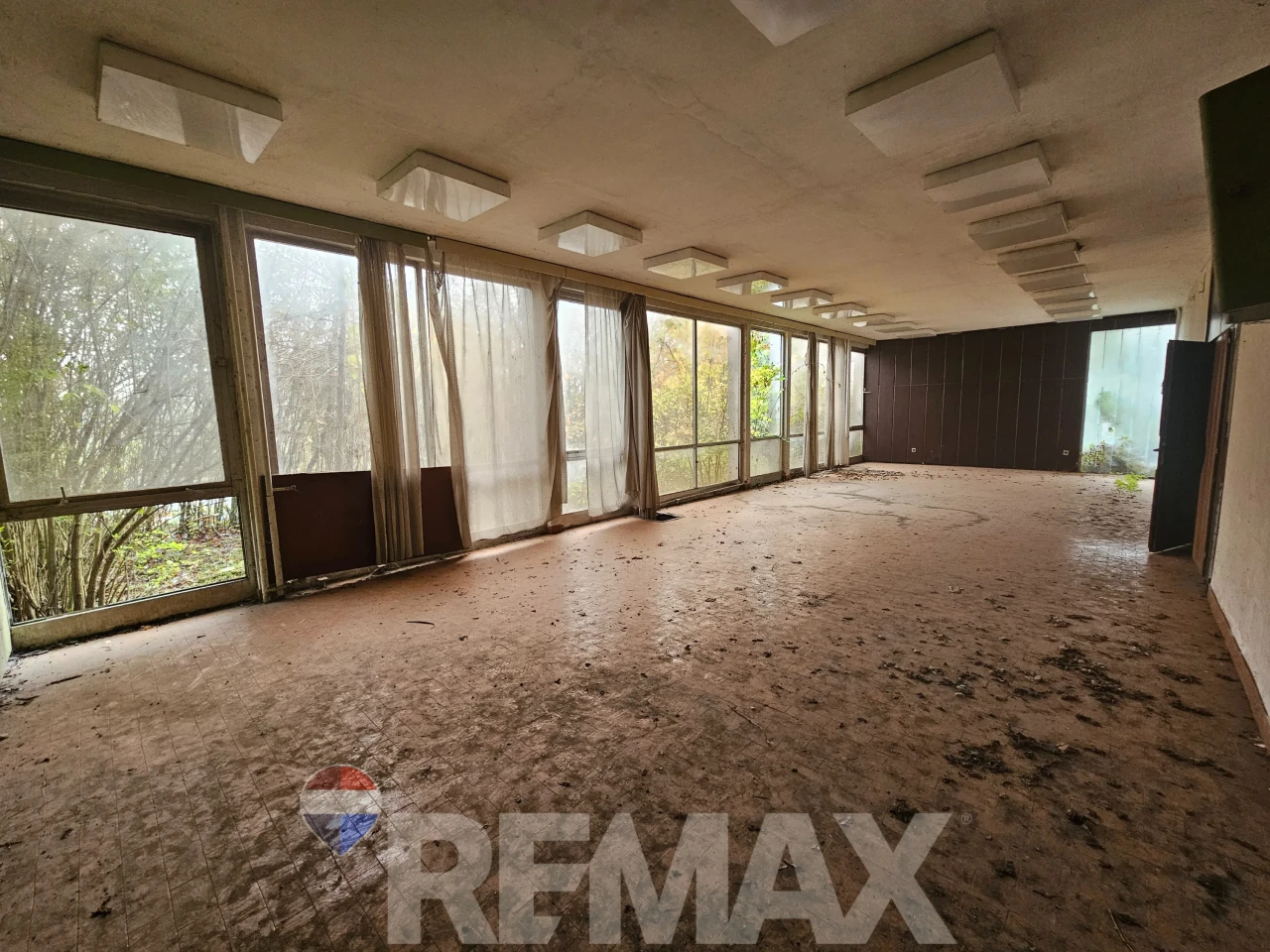Poslovni objekat 1500m2 | Veliki parking | Novi Grad 7