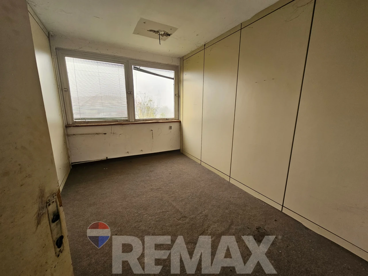 Poslovni objekat 1500m2 | Veliki parking | Novi Grad 9