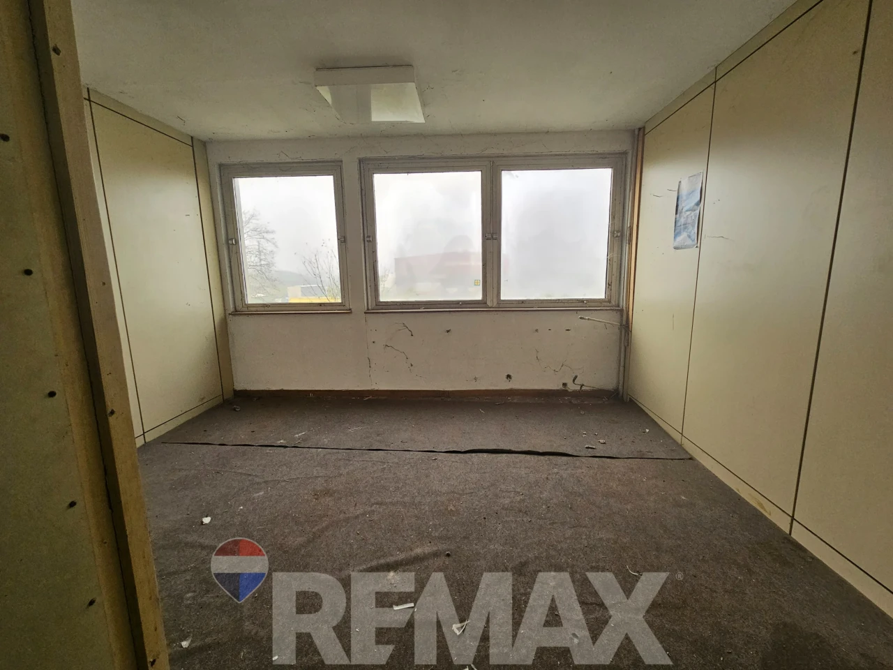 Poslovni objekat 1500m2 | Veliki parking | Novi Grad 10