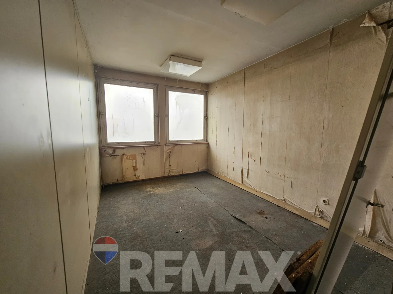 Poslovni objekat 1500m2 | Veliki parking | Novi Grad 11