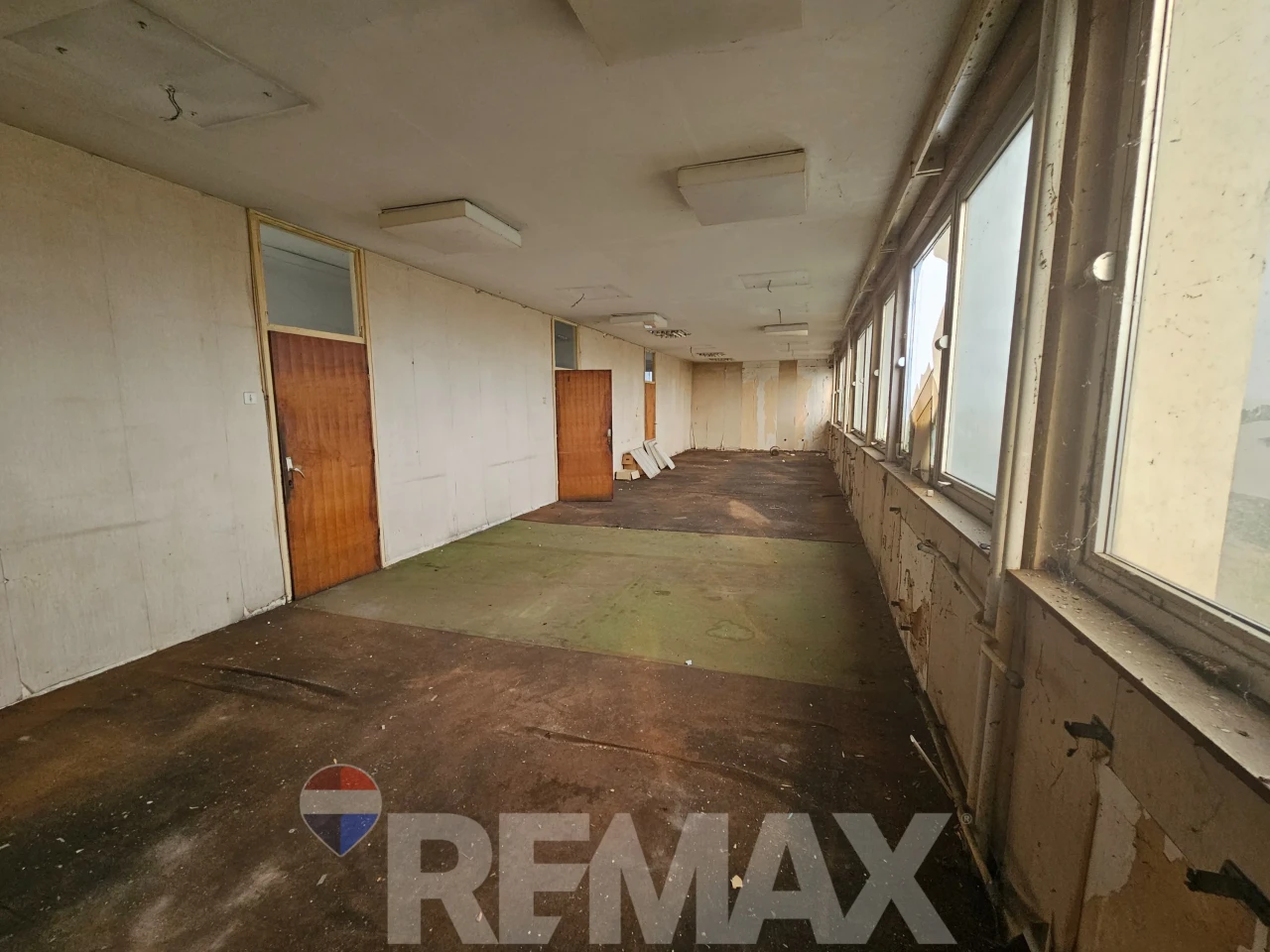 Poslovni objekat 1500m2 | Veliki parking | Novi Grad 12