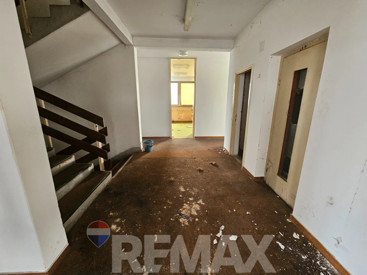 Poslovni objekat 1500m2 | Veliki parking | Novi Grad 17