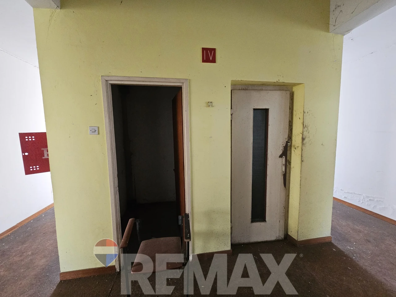 Poslovni objekat 1500m2 | Veliki parking | Novi Grad 19