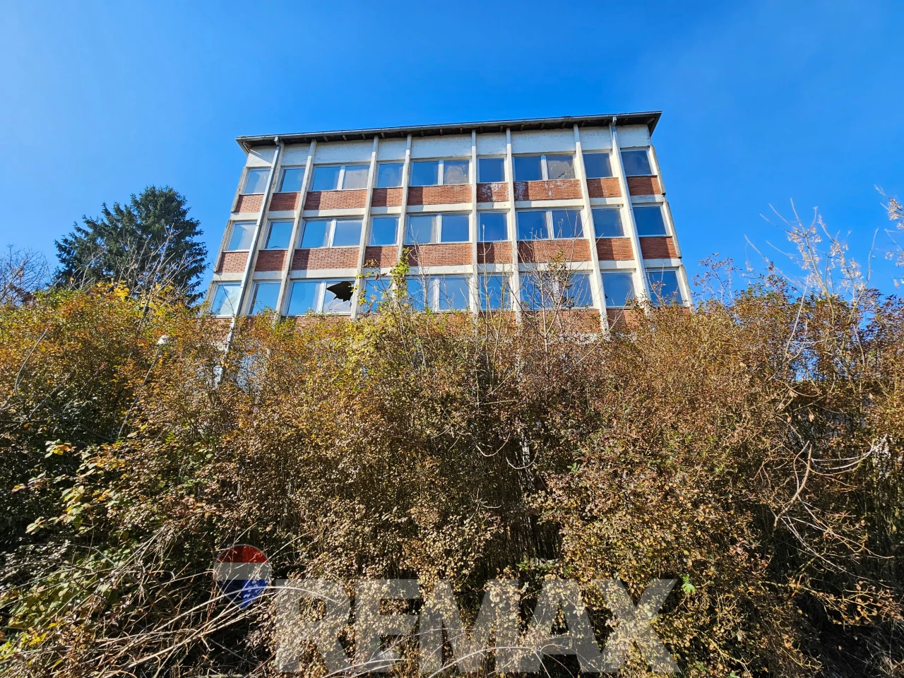 Poslovni objekat 1500m2 | Veliki parking | Novi Grad 22