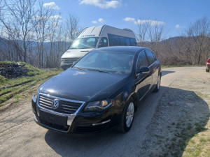 Volkswagen Passat 2.0 FSI REG 02/27