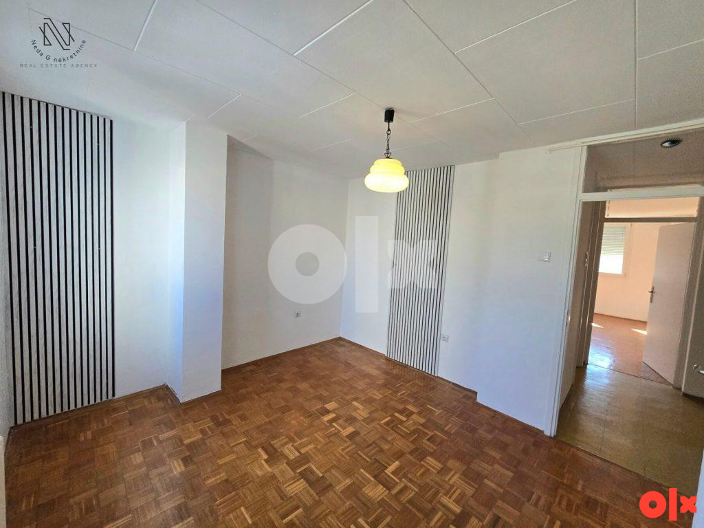 CENTAR; trosoban stan od 83m2 u ul.Sime Šolaje
