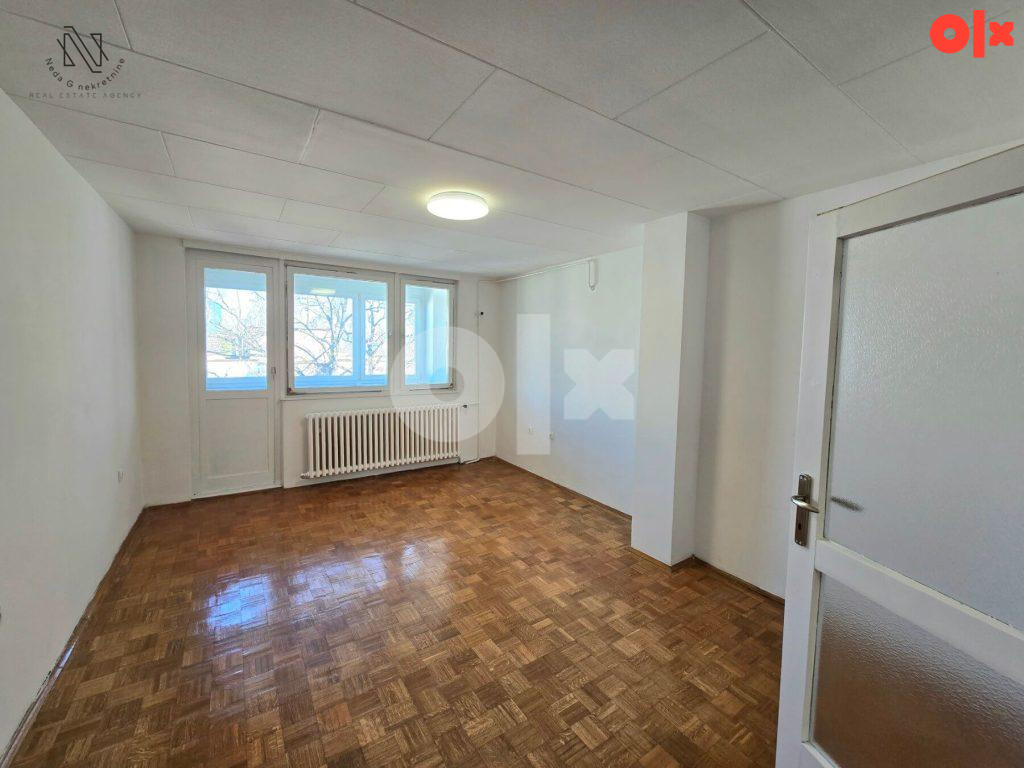 CENTAR; trosoban stan od 83m2 u ul.Sime Šolaje 3
