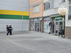 Prodaja poslovnih prostora,I. Sarajevo-plato TC Bingo,91,24,13m2 photo 3