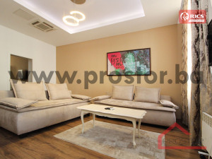 PROSTOR izdaje: Trosoban renoviran stan, Centar