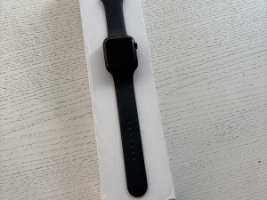Apple Watch 6 44mm black kao nov
