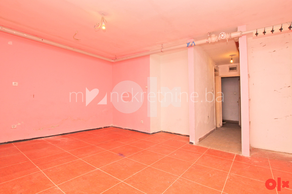 m2: Dobrinja / ostava / garsonjera u suterenu 24 m2 4