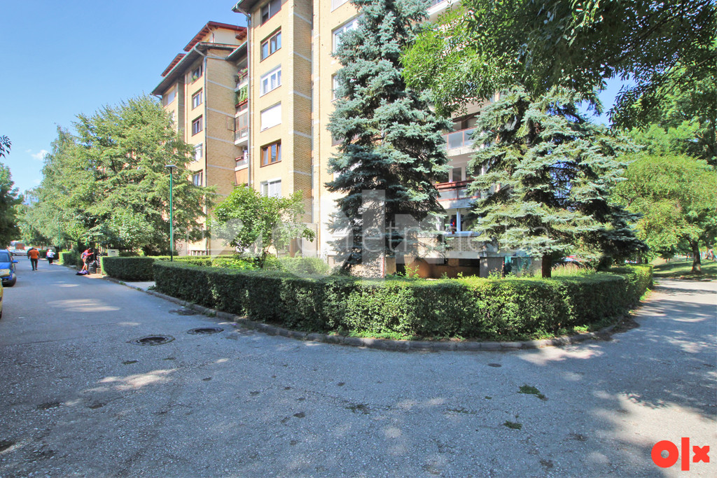 m2: Dobrinja / ostava / garsonjera u suterenu 24 m2 7