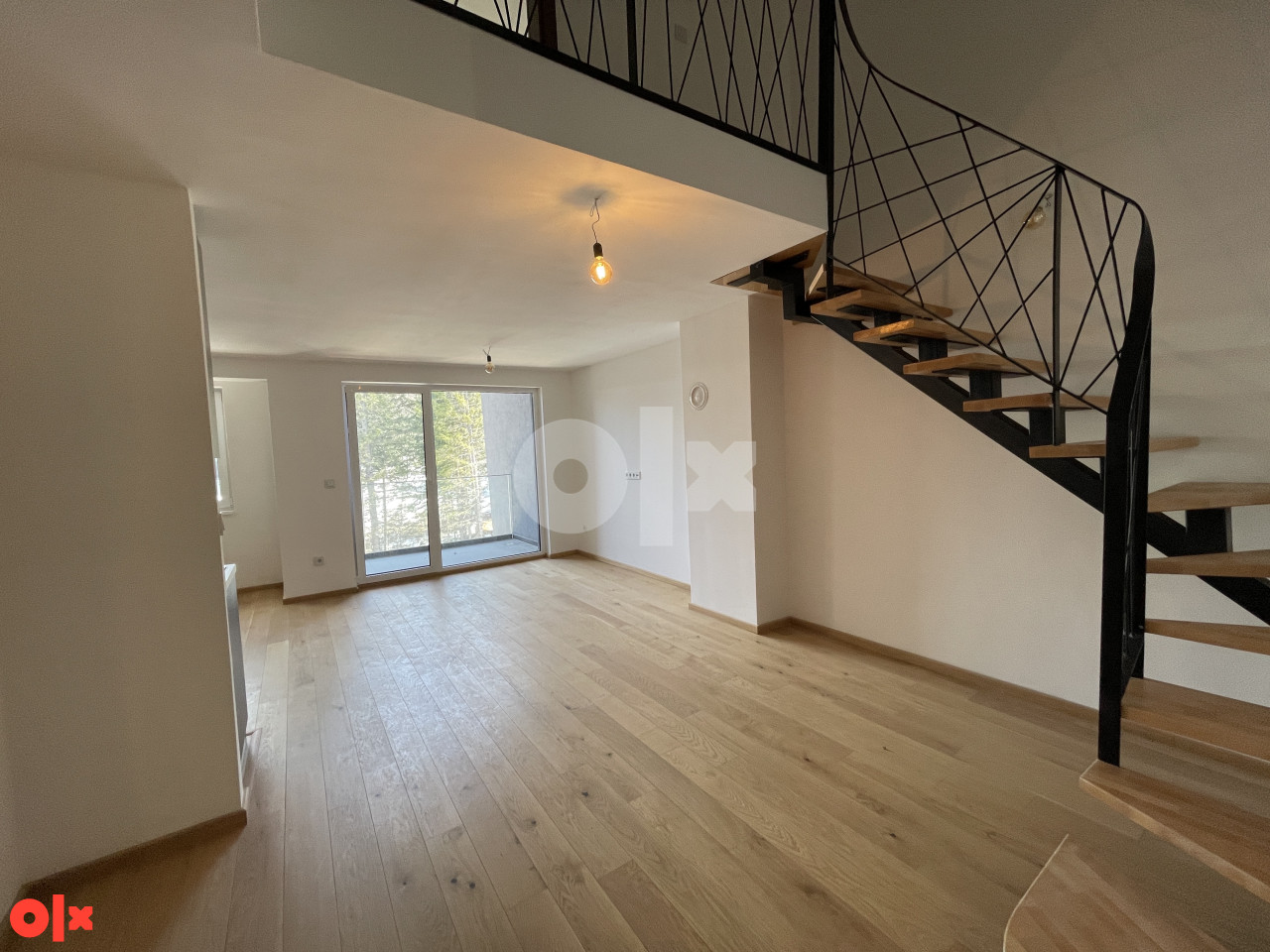 Bjelašnica 77 m2, trosoban dvoetažni + balkon, gratis kuhinja 2