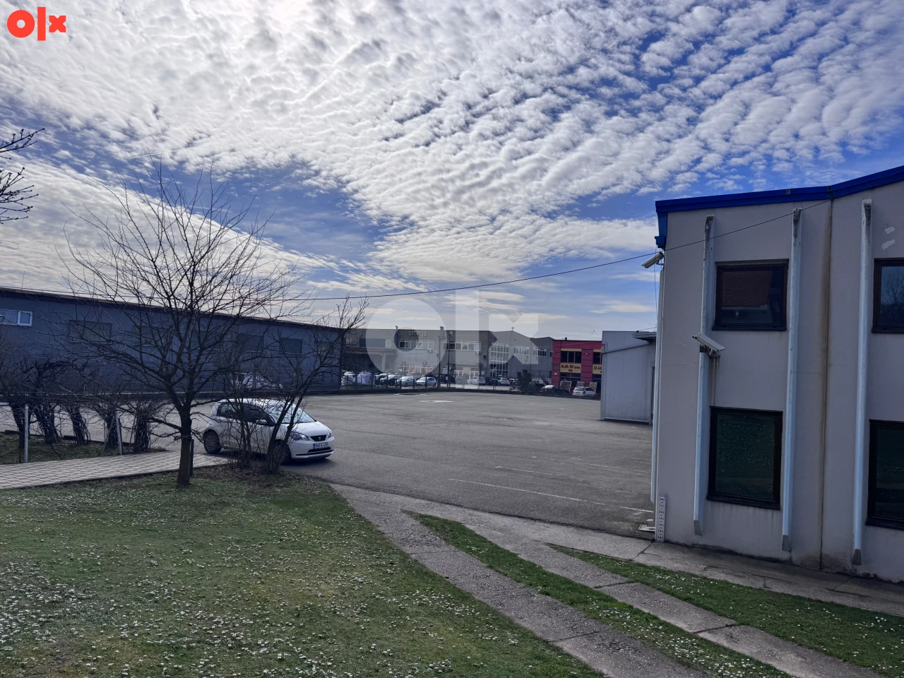 Skladišta i hale Živinice 1000m2 2