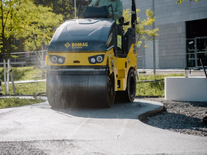 Valjak BOMAG BW120AC-5 (2,5 tone, valjica-gume)