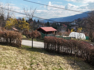 Zemljište od 806 m2 sa pogledom u Vlakovu